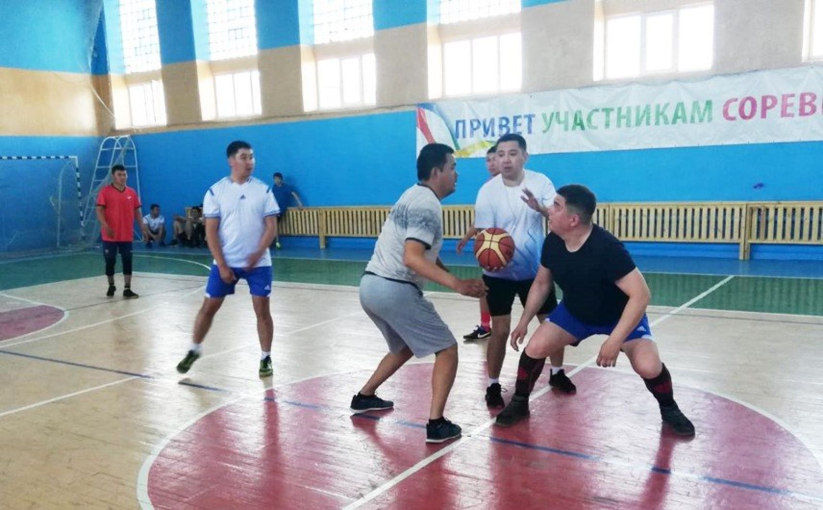 Семей теміржолшылары арасында волейболдан жарыс өтті