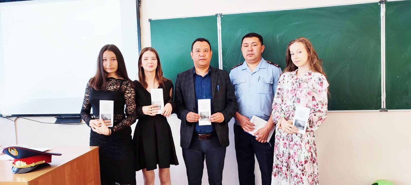 Школьникам Усть-Каменогорска объяснили правила нахождения на железной дороге