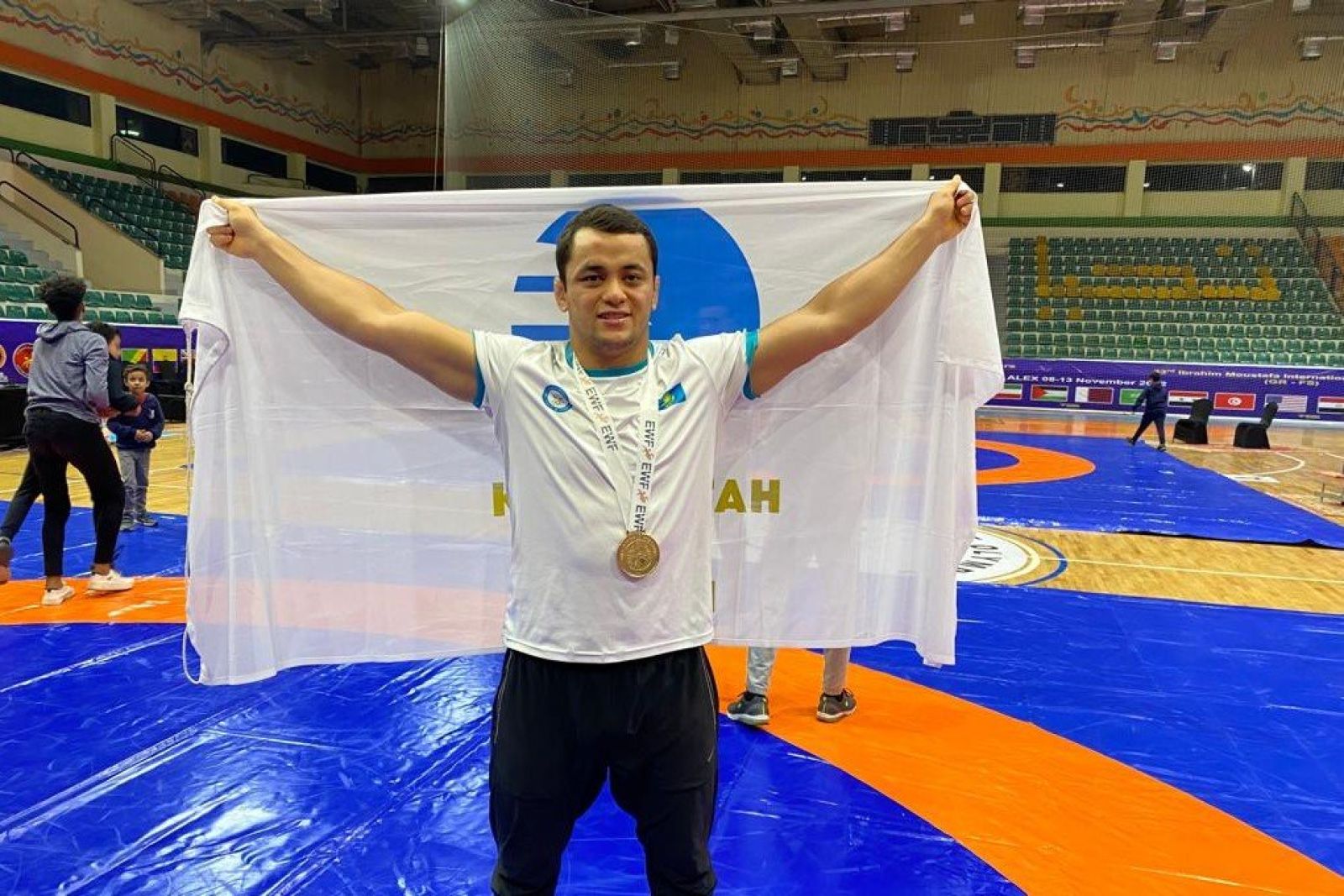 Казахстанский железнодорожник выиграл турнир по греко-римской борьбе в Египте