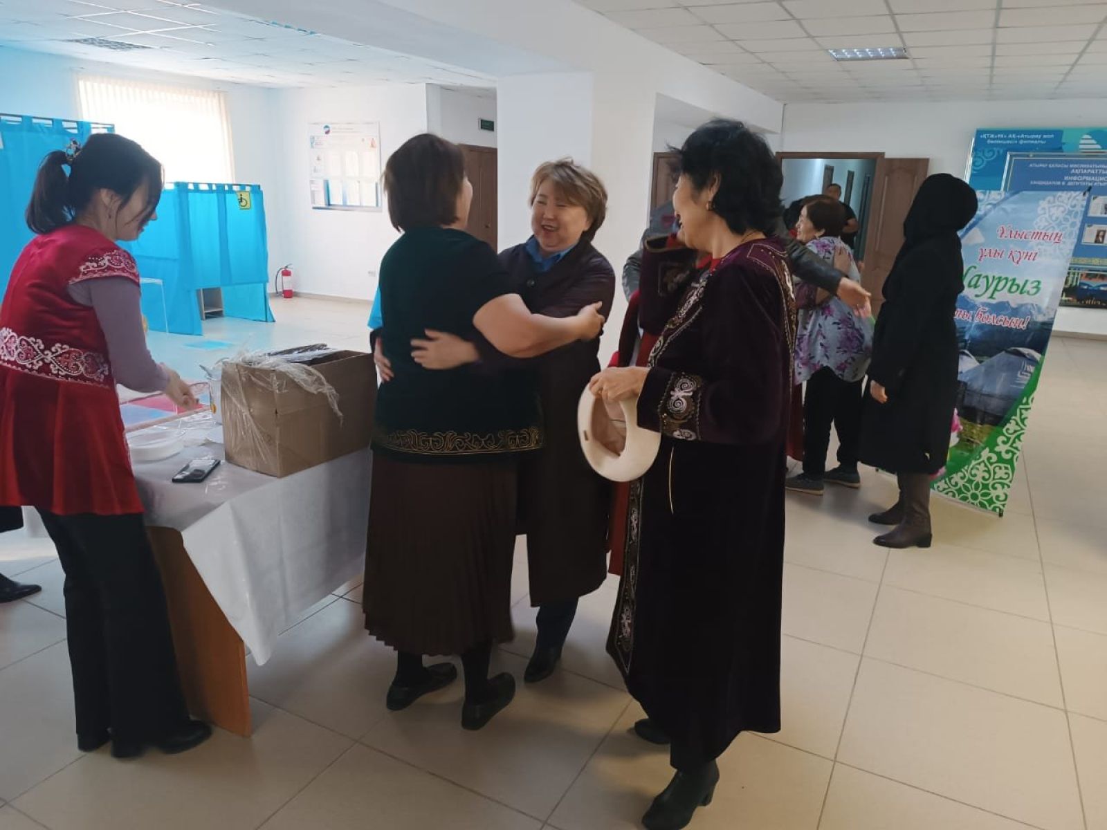 Суреттерді түсірген автор