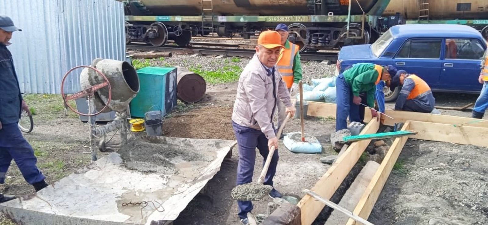 Суретті түсірген автор