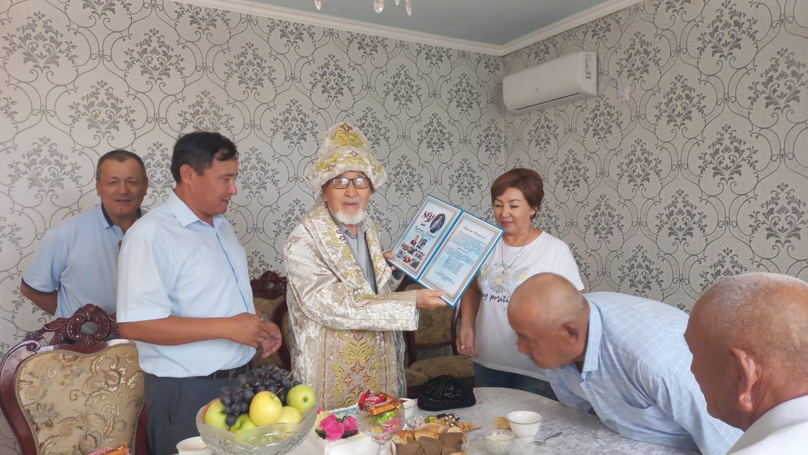 Суретті түсірген автор