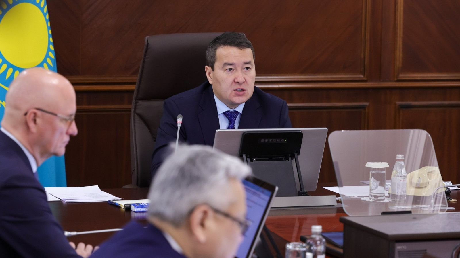 Глава правительства Казахстана поручил сократить сроки оформления и прохождения ж/д грузов