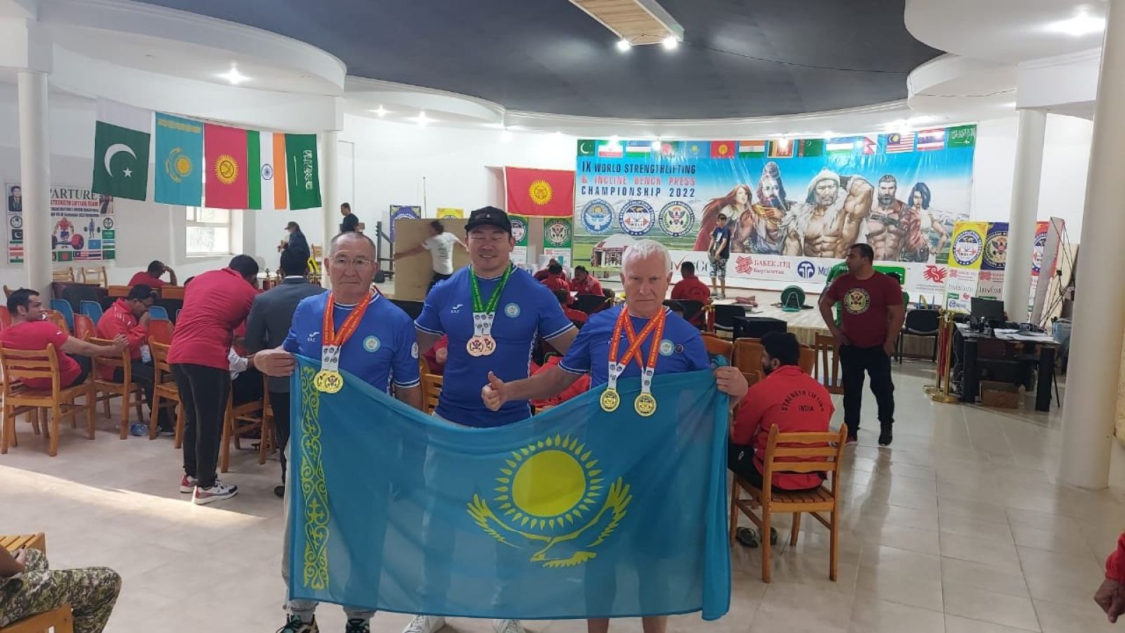 Ветеран-железнодорожник стал трехкратным чемпионом мира по силовому многоборью