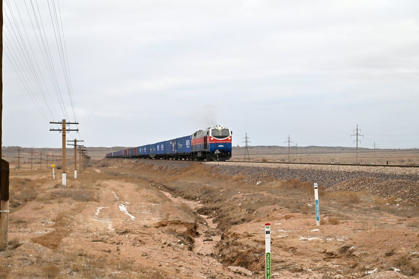 Водохранилища и плотины проверят близ железной дороги Казахстана