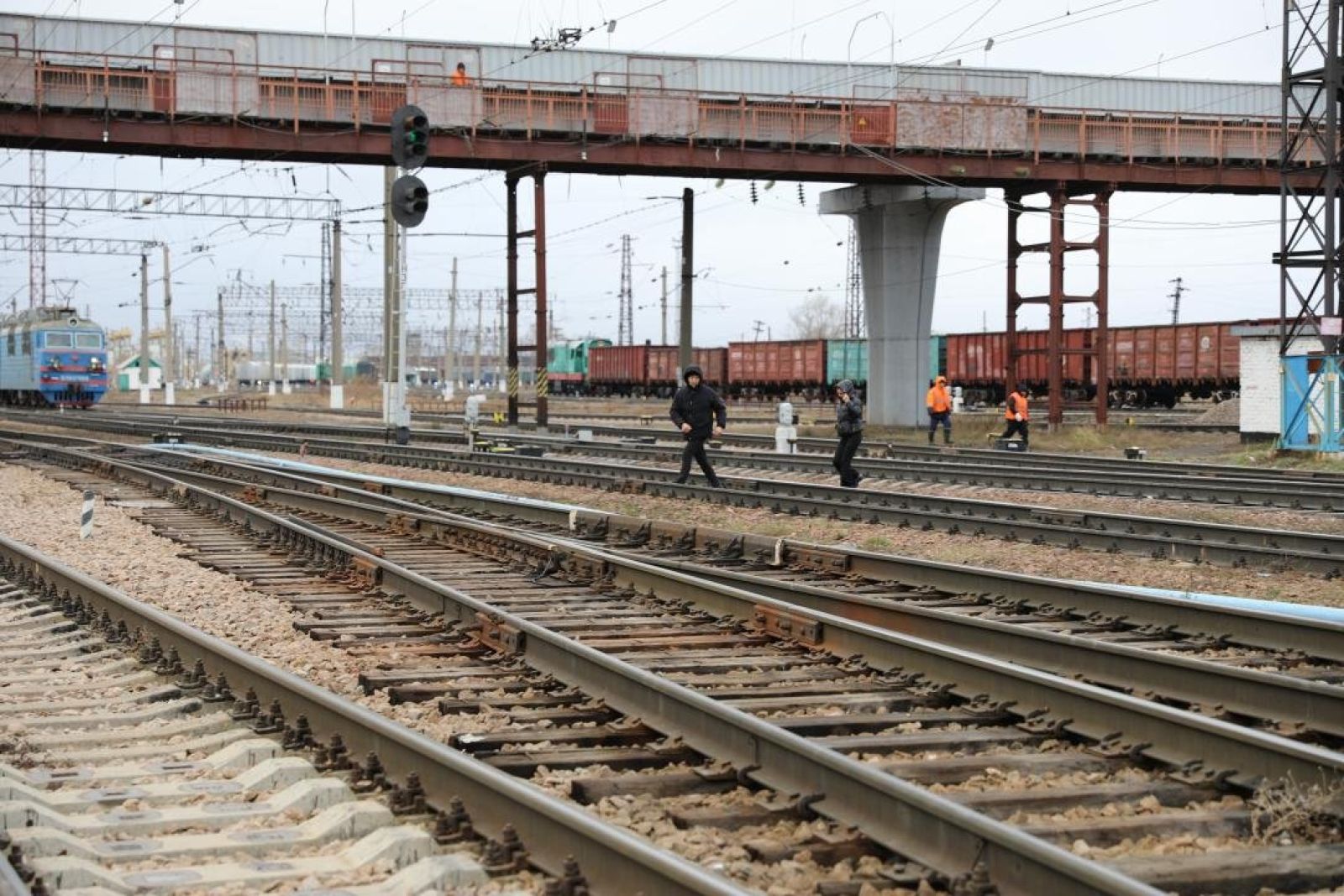 Жыл басынан бері 6000-нан аса құқық бұзушы белгіленбеген жерлерден темір жолдарды кесіп өткен