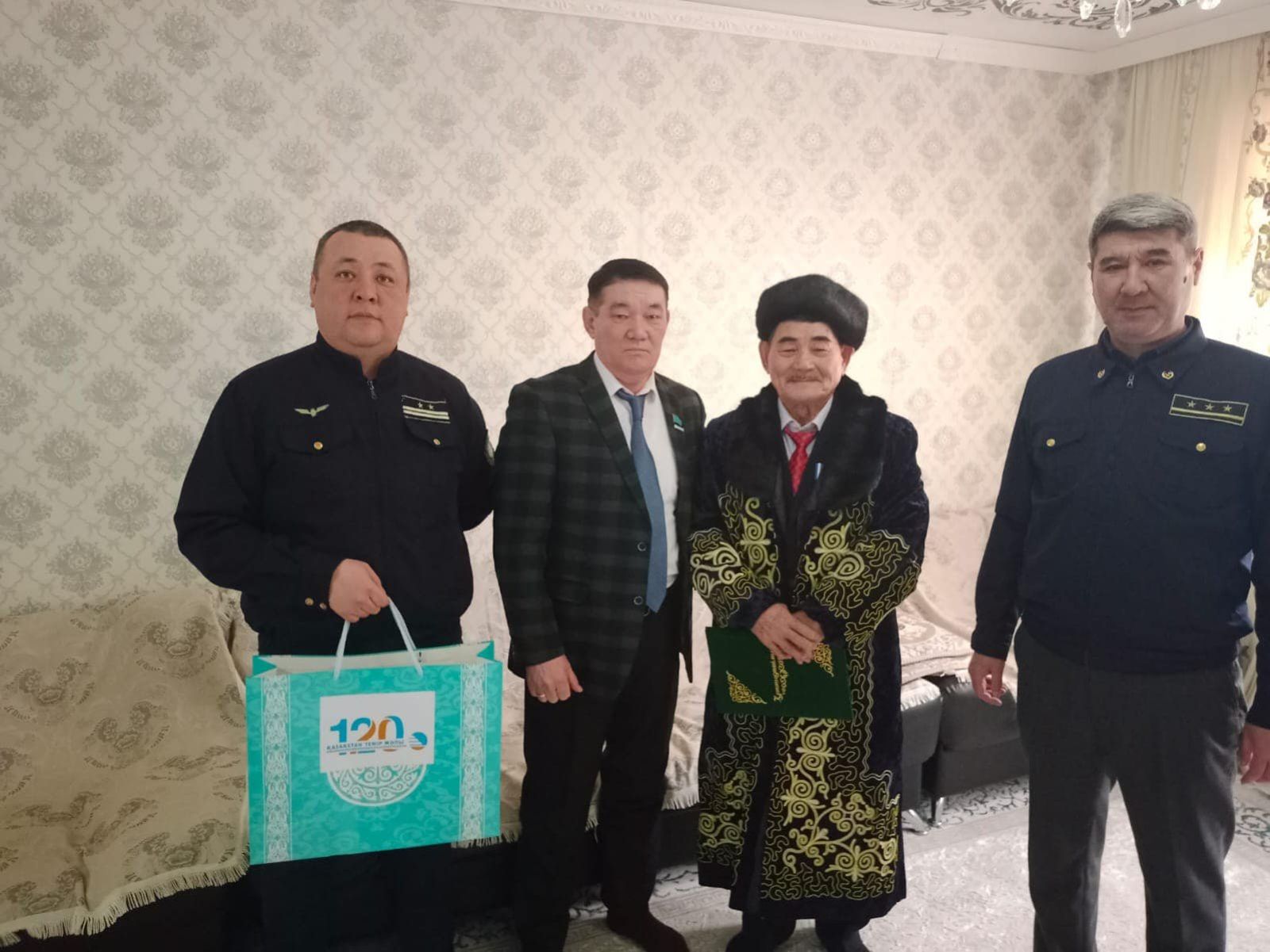 Суретті түсірген автор