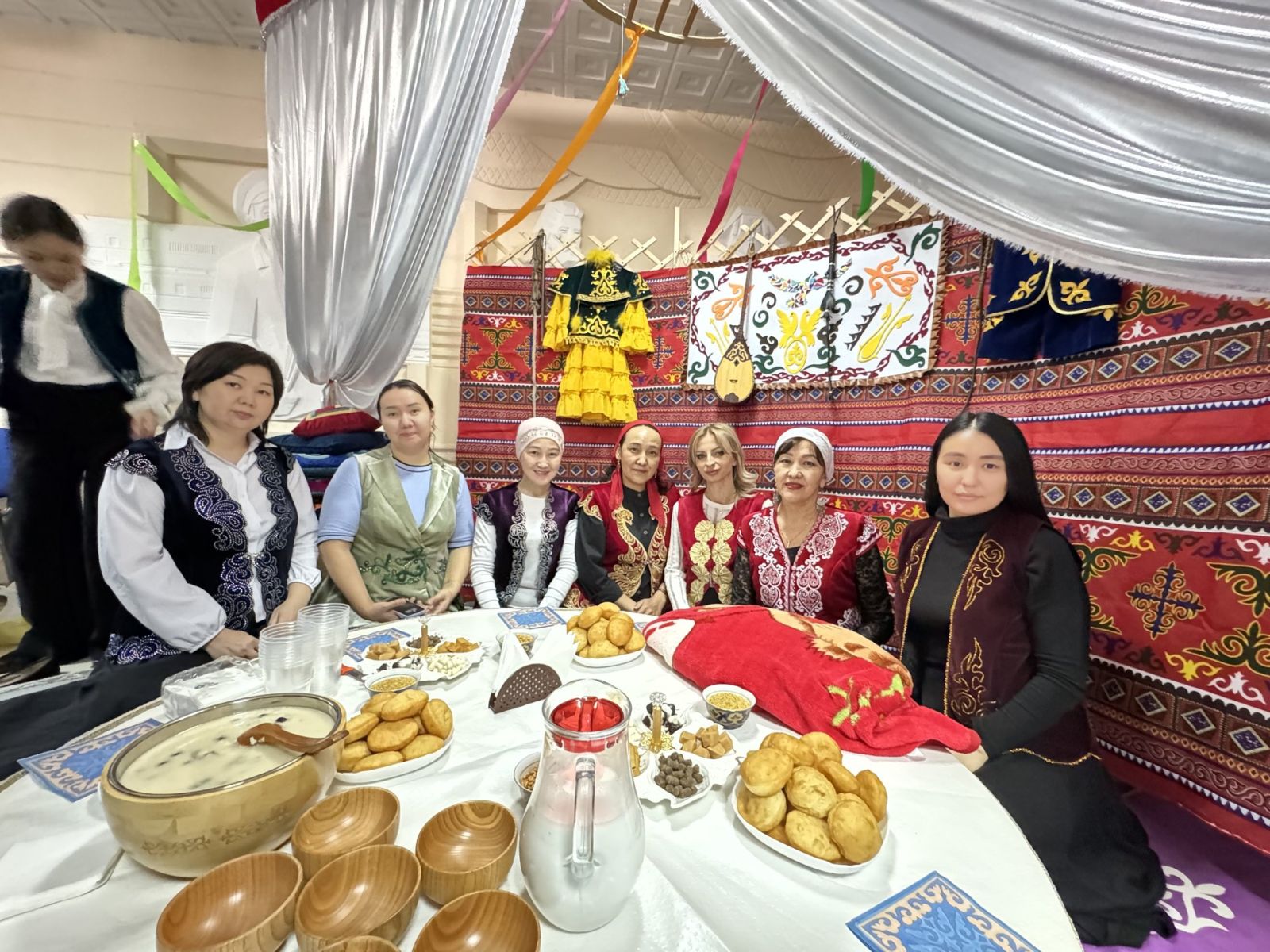Суретті түсірген автор