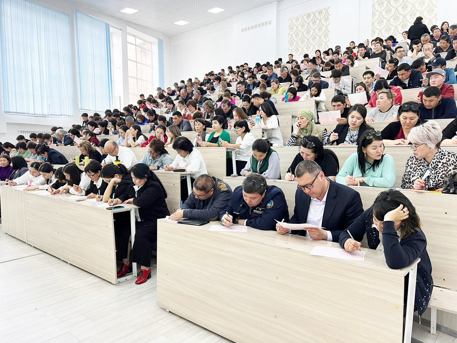 Суретті түсірген автор
