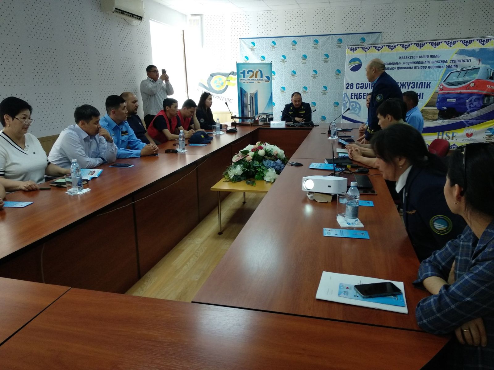 Суретті түсірген автор