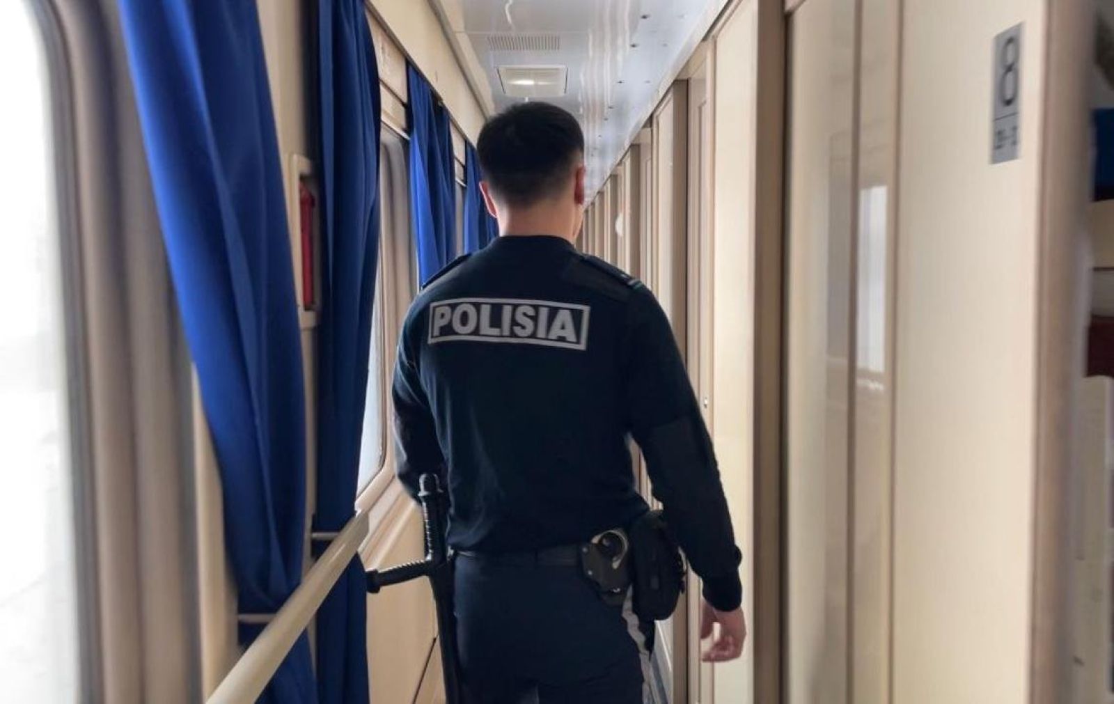 Масаң күйдегі Ресей азаматы жолаушылар пойызынан түсіріліп, 100 мың теңге айыппұл арқалады