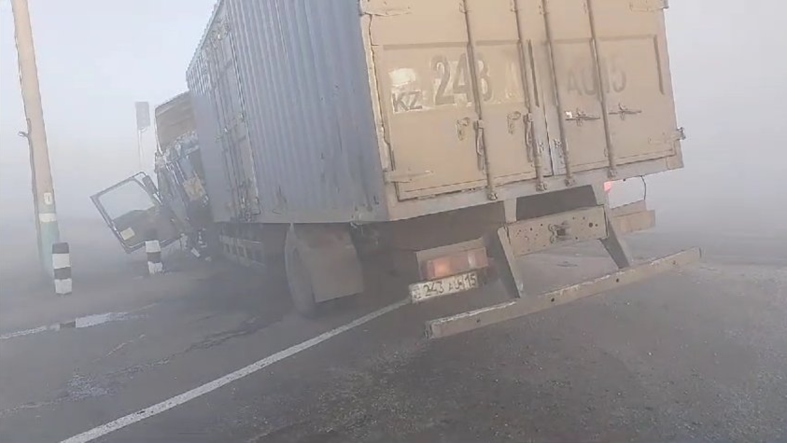 Водитель грузовика спровоцировал аварию на переезде в Петропавловске