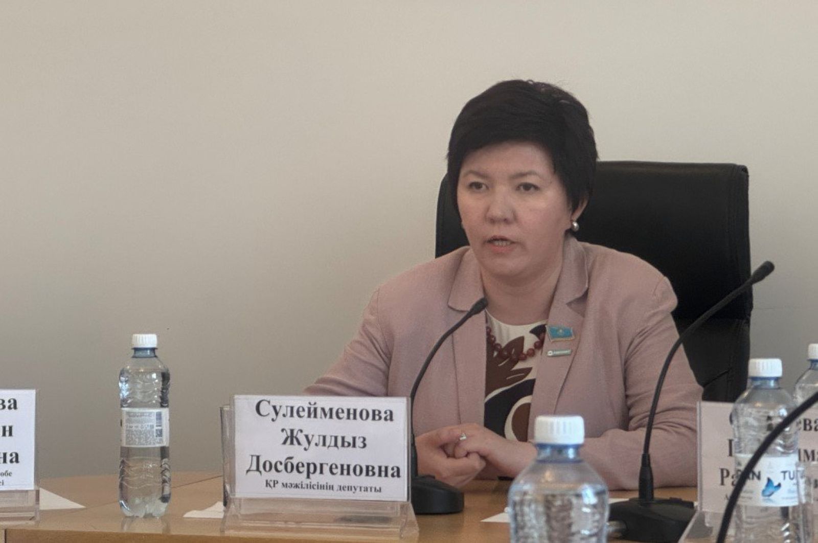 Суретті түсірген автор