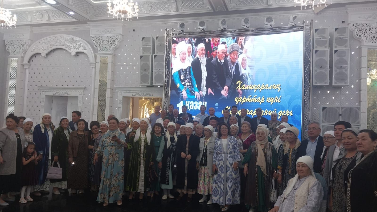 Маңғыстаулық теміржолшылар ардагерлерге мерекелік көңіл-күй сыйлады