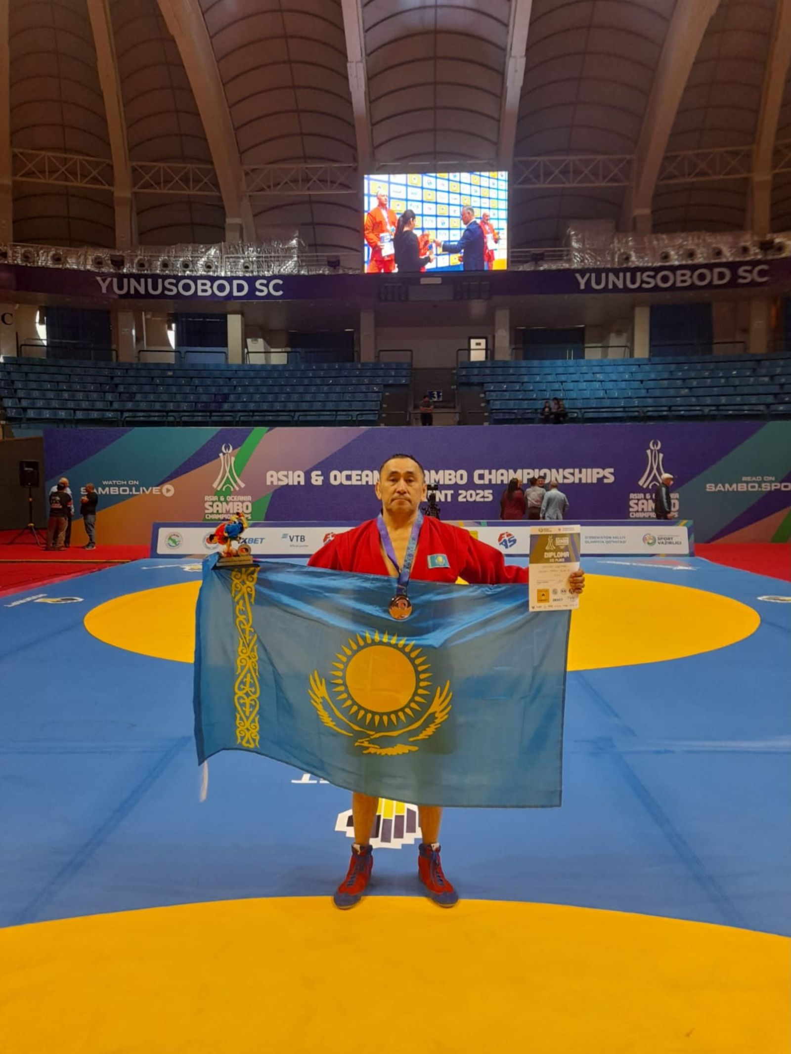 Машинист электровоза Асылхан Какимов стал призером чемпионата Азии и Океании по самбо в Ташкенте