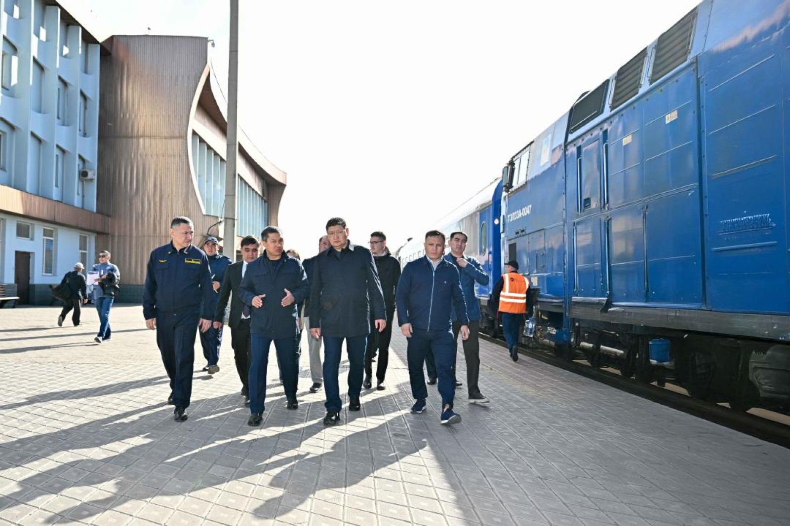 Абай облысының әкімі темір жол вокзалдарының жобасымен танысты