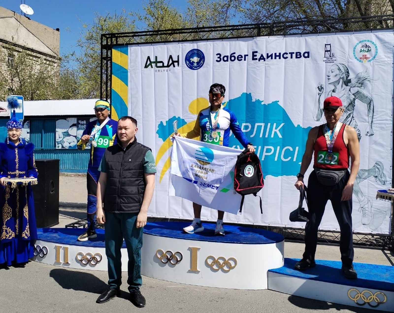 Суретті түсірген автор
