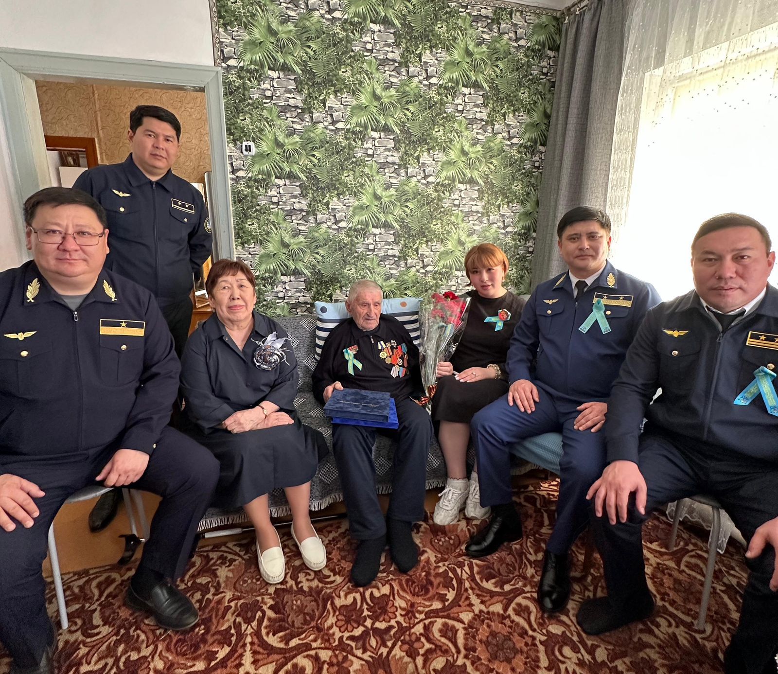 Павлодарские железнодорожники поздравили ветерана Великой Отечественной войны Василия Григораша