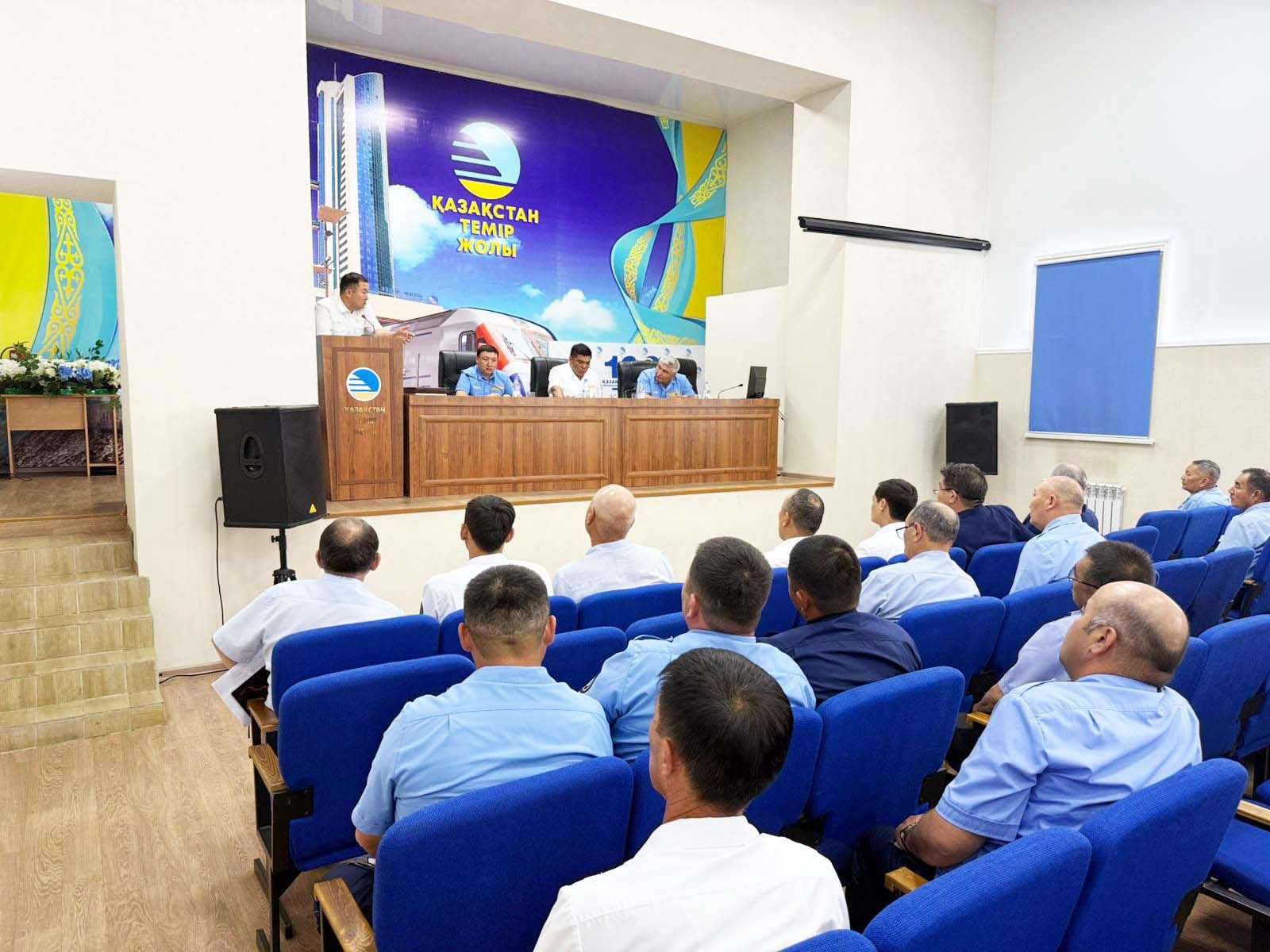 Суретті түсірген автор