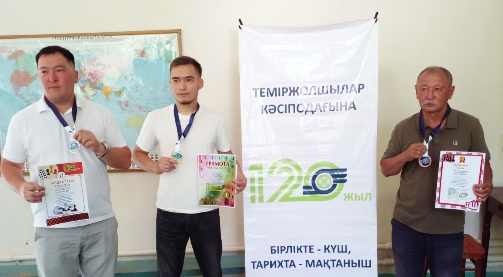 Суретті түсірген автор