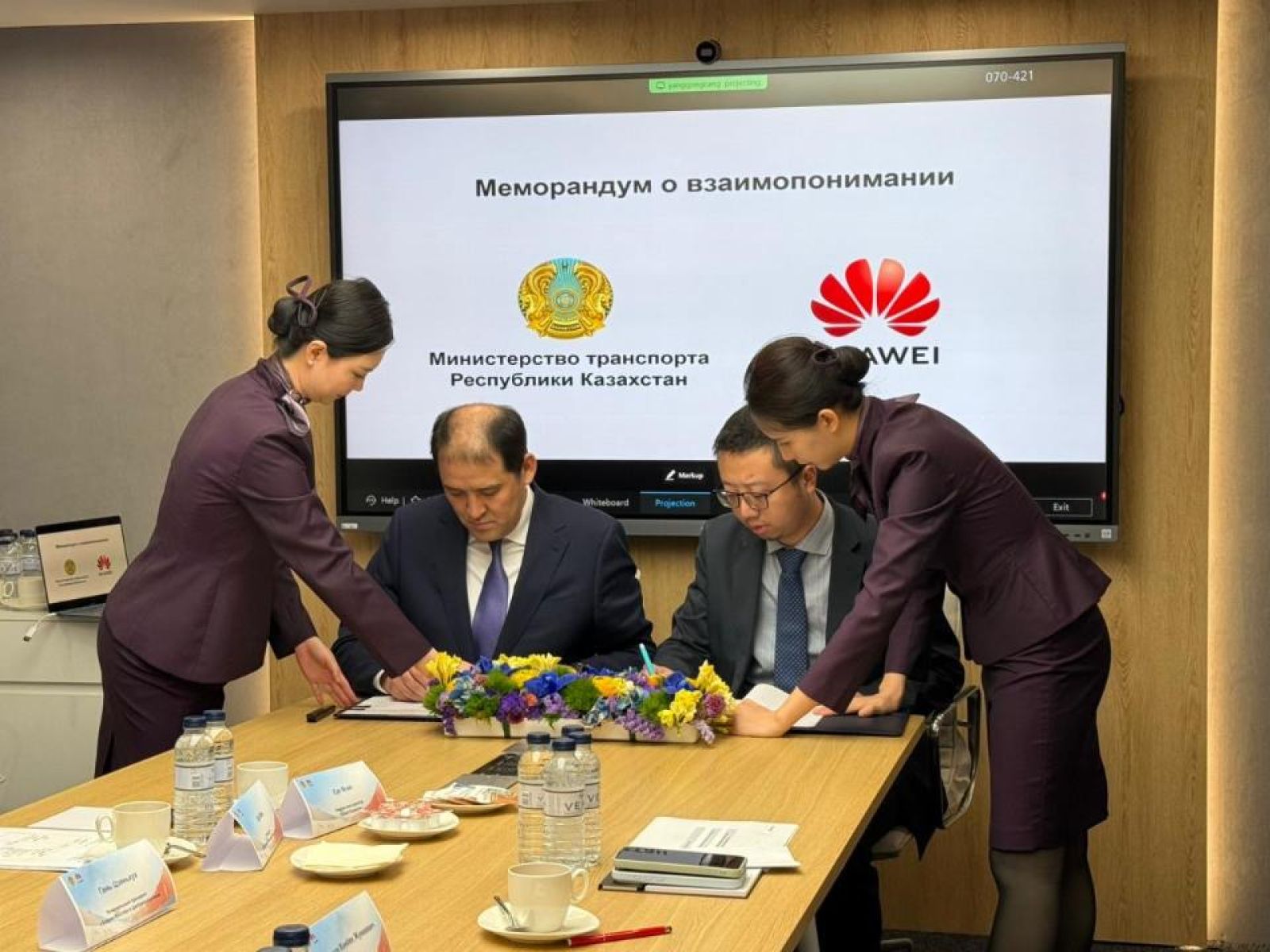 Минтранс РК и Huawei подписали меморандум о сотрудничестве