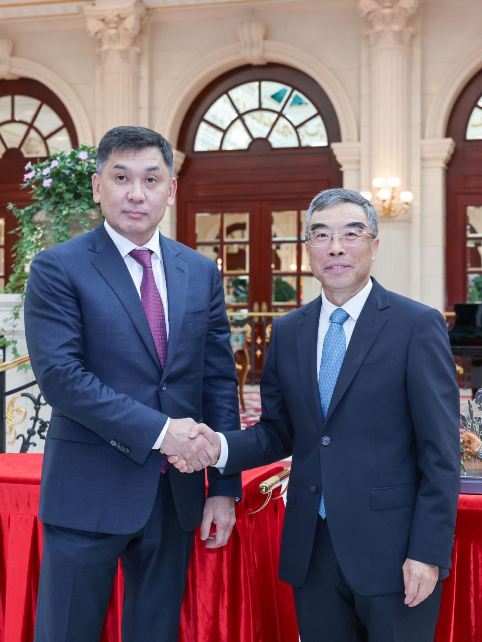 ҚТЖ мен Huawei теміржол тасымалына ЖИ қолдану арқылы озық технологияларды енгізуді талқылады
