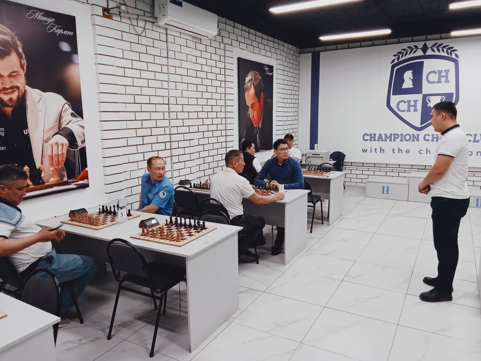 Суретті түсірген автор
