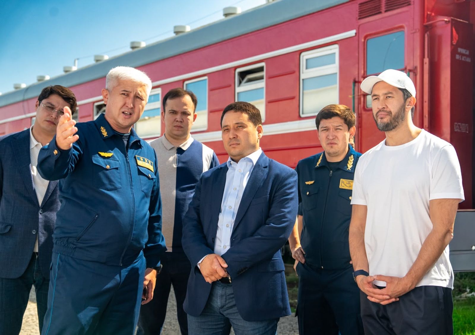Глава КТЖ ознакомился с локомотивным и пассажирским парком