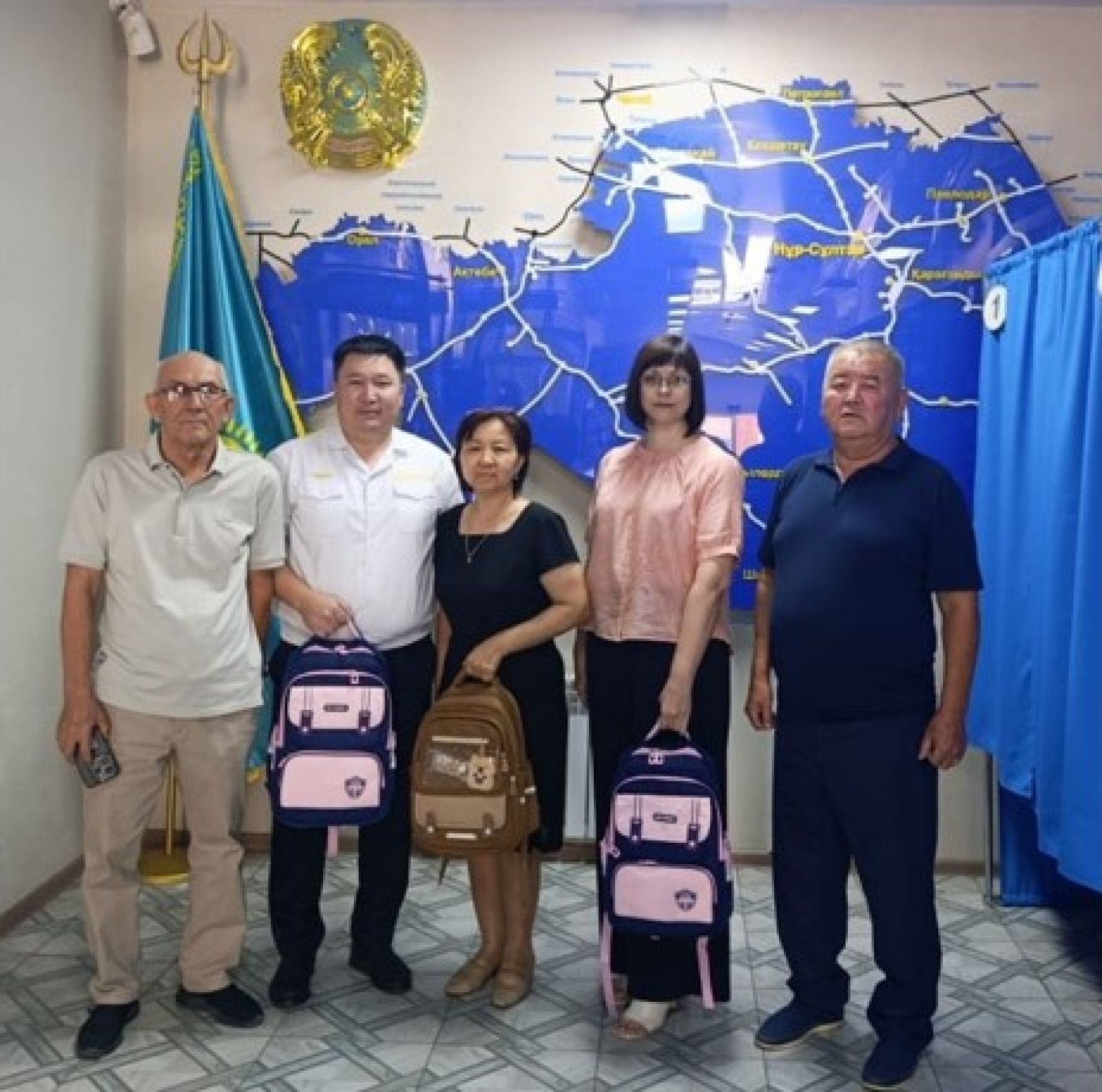 Жамбылда 235 бүлдіршінге мектеп құралдары берілді