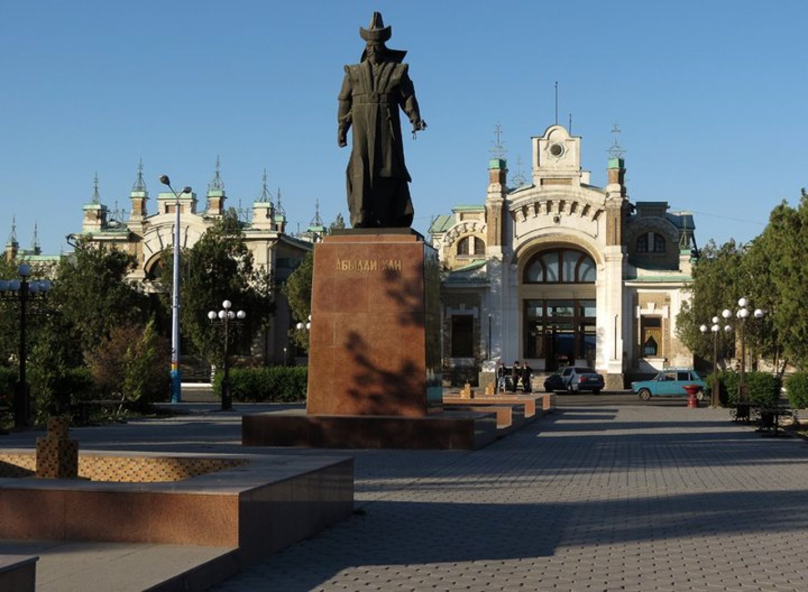 Түркістанға көш жалғасады