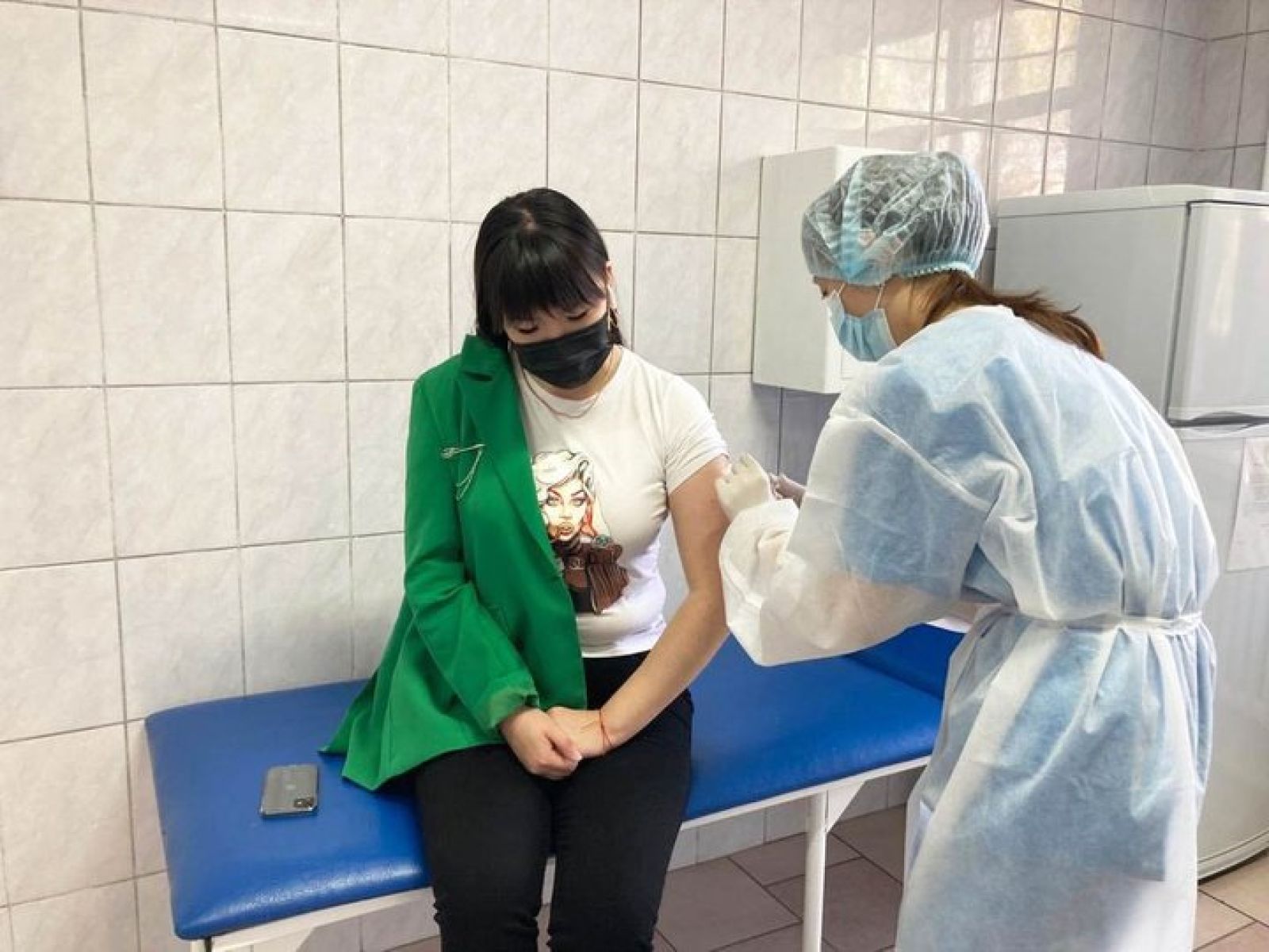 Семейде кейбір теміржолшылар үшінші мәрте екпе салдыруға бекінді