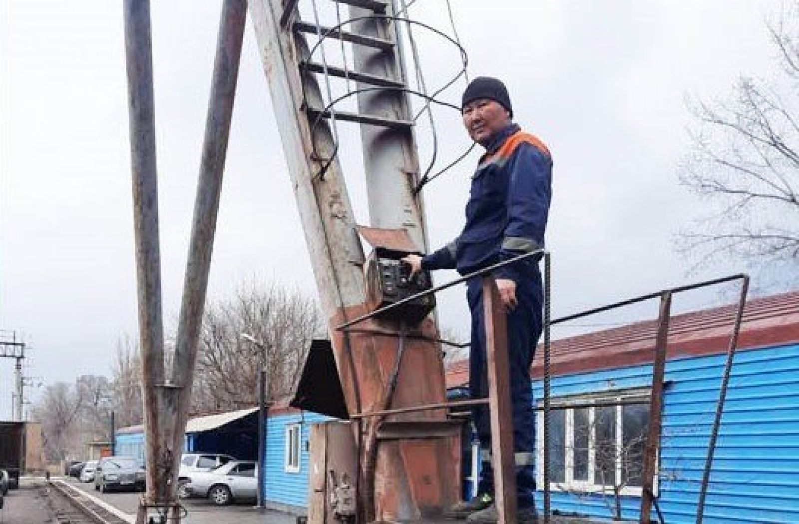 Жамбылдық машинист-краншы бірнеше музықалық аспапты меңгерген