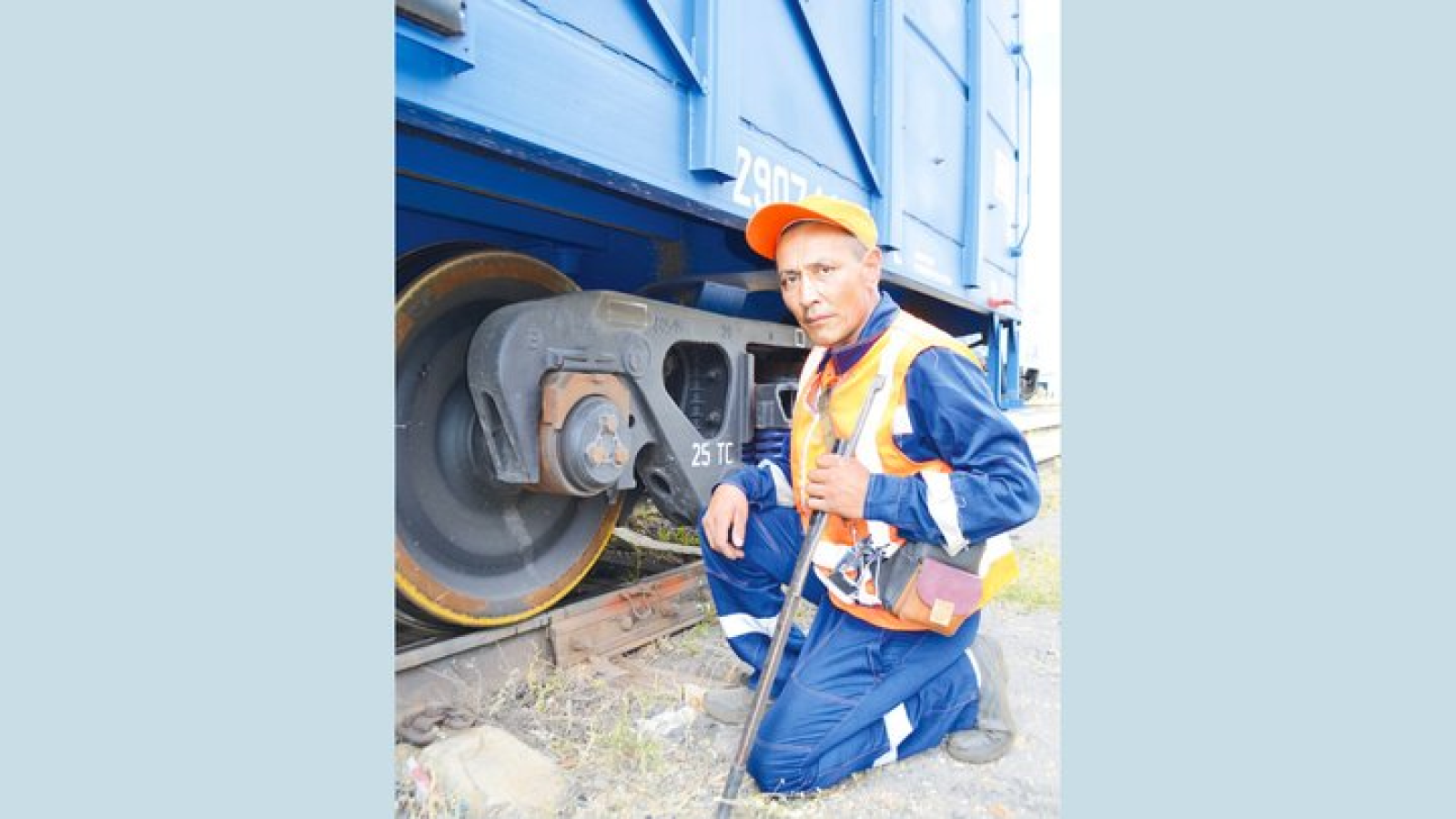 Рекордсмен вагон қараушы қазіргі уақытта күніне 35 пойызды тексерістен өткізіп жүр