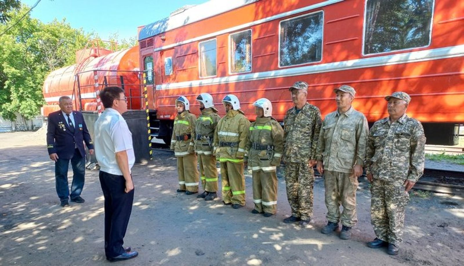 Пожарные поезда Караганды привели в повышенную готовность в самый разгар лета