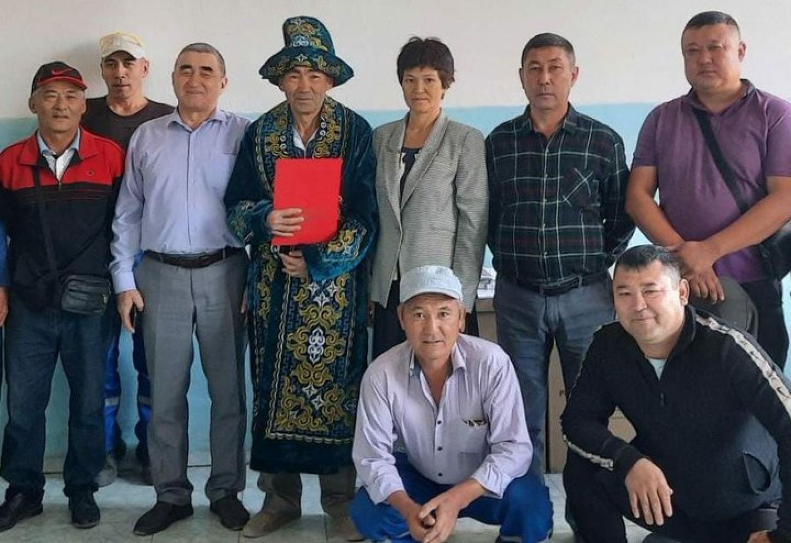 «Қызылорда-Теміржолсу» мекемесі 15 жыл ауыртпалығы көп жұмыста болған маманды зейнетке шығарып салды