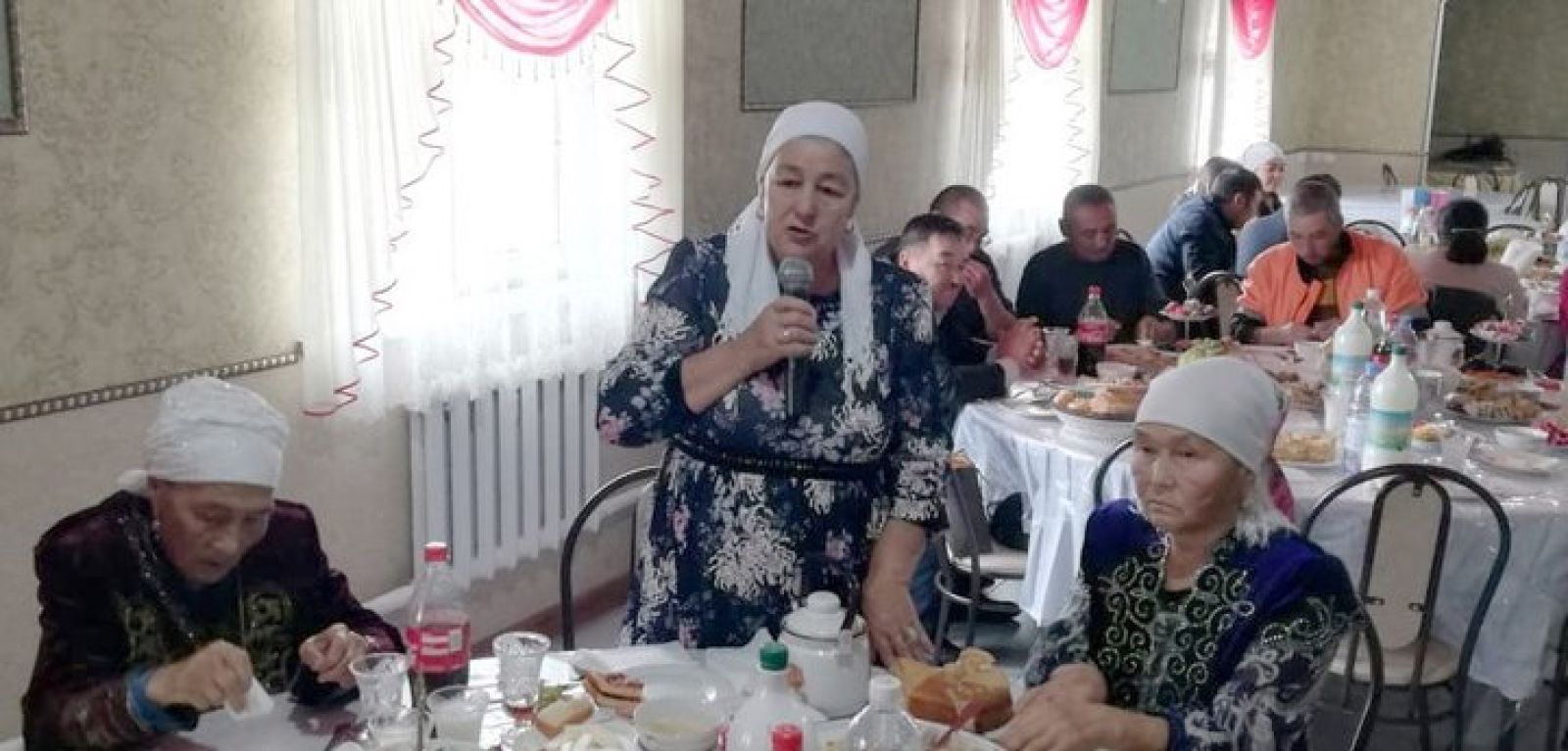 Ақтөбе теміржолшылары оншақты қарияның шаңырағына барып, азық-түлік таратты