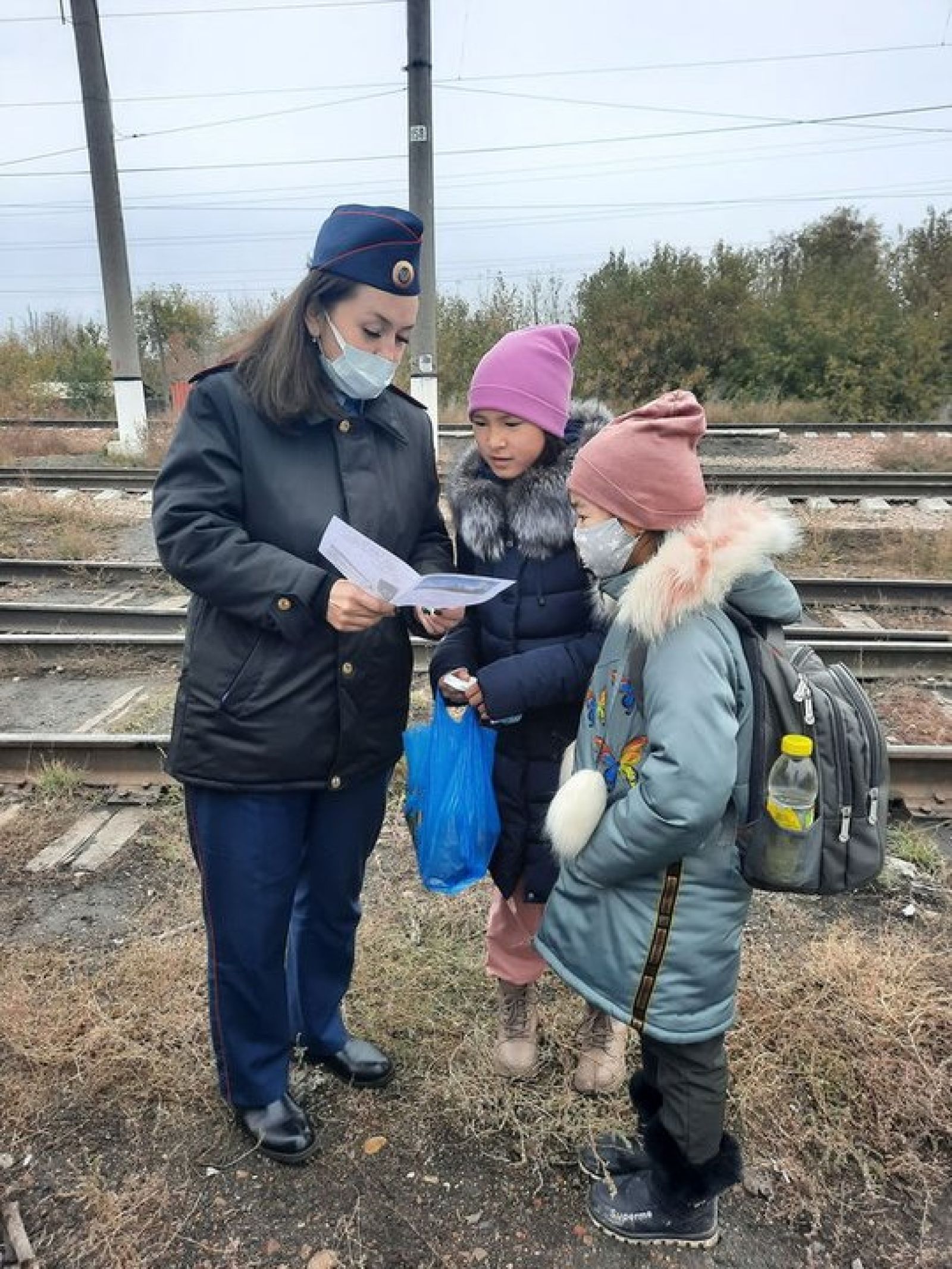 Железнодорожники Нур-Султана просят соблюдать правила перехода через железнодорожные пути
