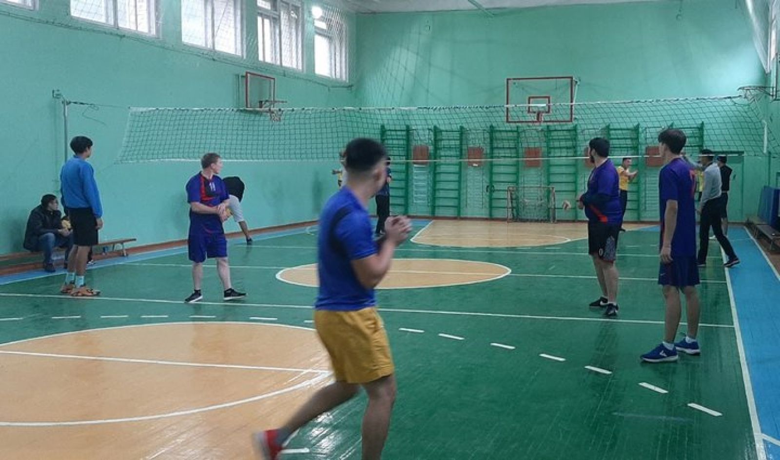 В Усть-Каменогорске профсоюзный актив провел соревнования по волейболу