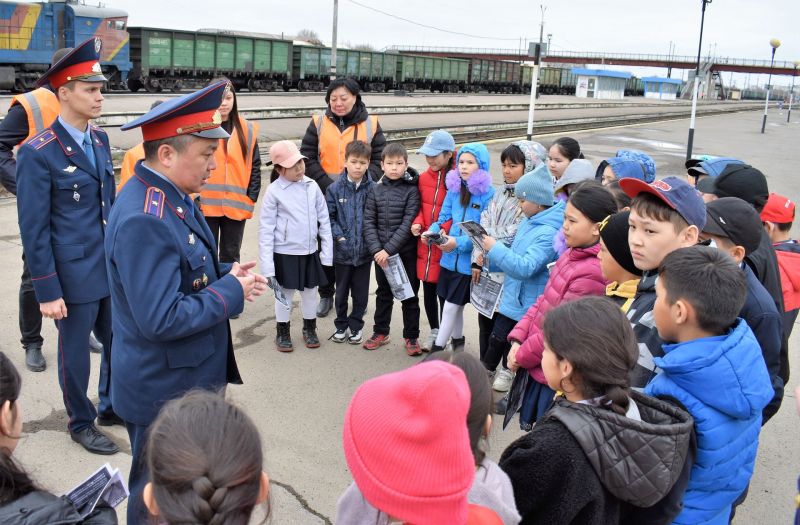 Урок на перроне станции Уральск