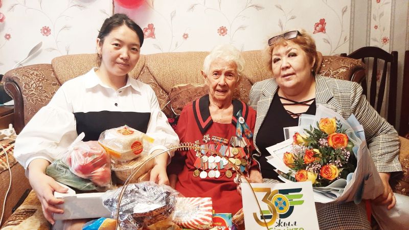 Сыр елінің теміржолшылары соғыс ардагеріне сый-сияпат көрсетті