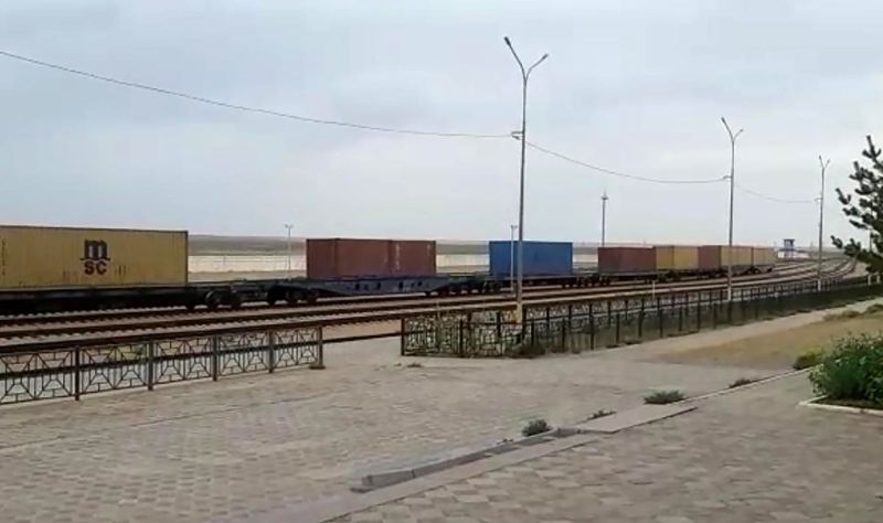 Транзит: контейнерлік пойыз өтті