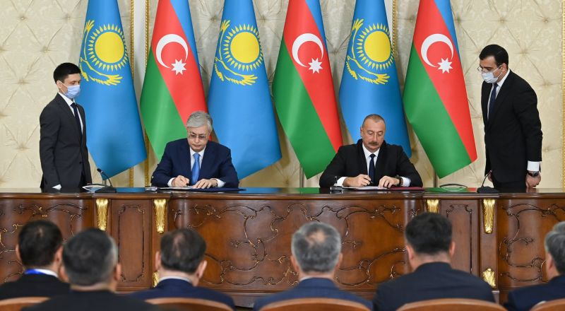 Казахстан и Азербайджан планируют увеличить грузопоток между странами