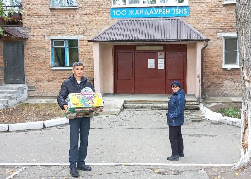 Железнодорожники Усть-Каменогорска поздравили пожилых людей с праздником
