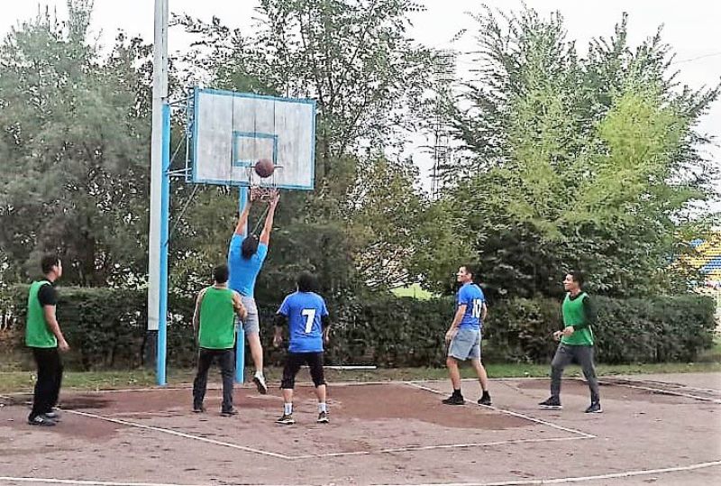 Железнодорожники Уральска провели дружеский матч по стритболу
