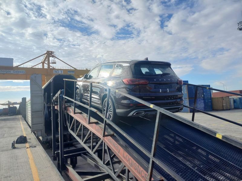 Более 18 тыс. авто доставлено по железной дороге из КНР в Россию транзитом через Казахстан