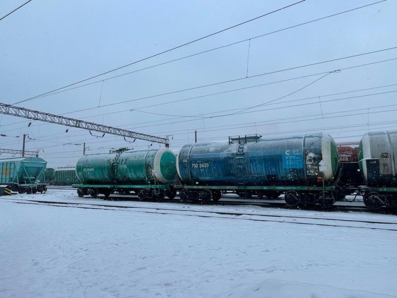 Железнодорожники Карагандинской области ведут борьбу со снегом
