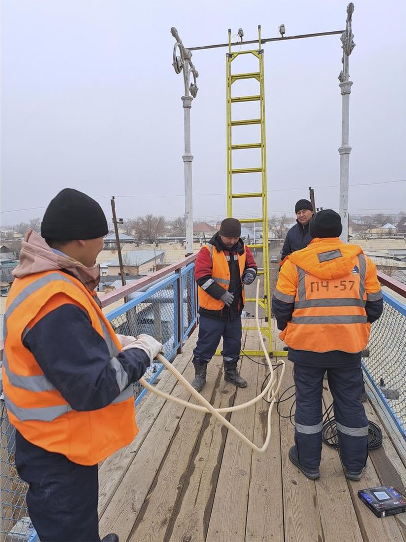 Қызылорда станциясындағы жаяу жүргіншілер көпірі жарықтандырылды