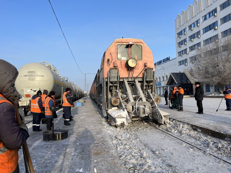 Ақтөбе станциясы мұз құрсауынан босатылды