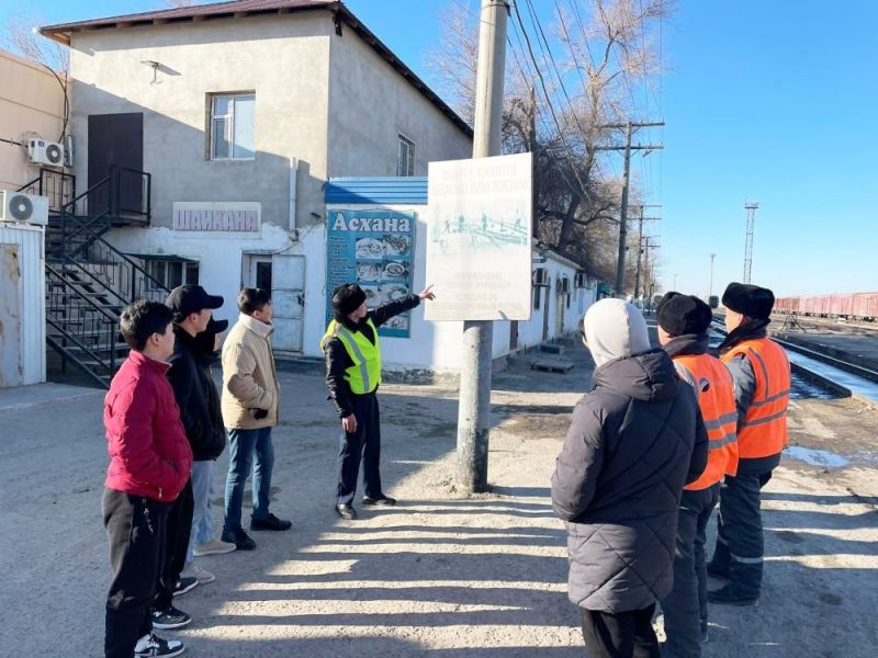 Вокзалда жолаушылардың жолын кес-кестеп такси, пәтер ұсынатындарға айыппұл салынады