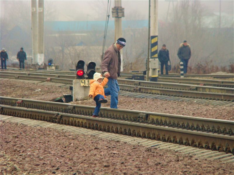 В ҚТЖ напомнили Правила поведения на железной дороге